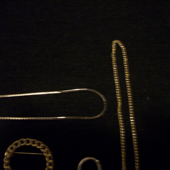 VINTAGE RETRO CHAINS, PINS, ETC JEWELRY BUNDLE 10 - Picture 4 of 5